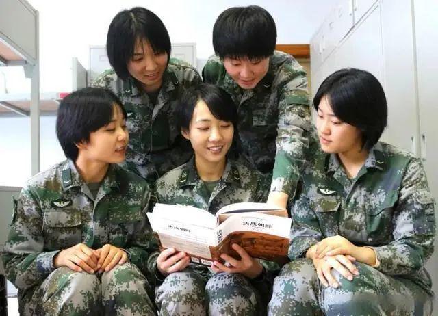 为什么那么多兵想成为一名军官,图个啥?(图2) 下载 (3).jpg